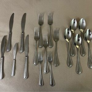 Classic Beaded Edge Stainless Steel Flatware Set - Silver